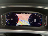 【デジタルメータークラスター】地図やタコメーターなどお好みの画面を選択可能です。安全装備の選択も同画面上で行えます。