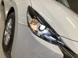 HBC(ハイビームコントロールシステム)が対向車や先行車を検知してロー・ハイビームの切り替えを行い、夜間の前方視界確保をサポートしてくれます。