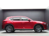 マツダ車の特徴でもあるボンネット部分が長いのもCX-5がスタイリッシュに見える理由の一つです。