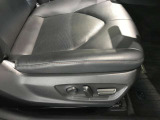 パワーシート搭載。微妙な調整が手軽にでき、最適なポジションで運転することが可能です。
