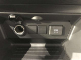 アクセサリーソケット・USBポート装備。