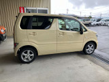 スズキ認定中古車はスズキ(株)の定める「検査基準」並びに一般社団法人日本自動車査定協会の定める「修復歴の定義」に基づき、スズキ代理店の認定検査員が、内・外装、修復歴の有無を厳正にチェックします。