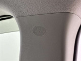 運転席、助手席のエアバッグはもちろん、サイドエアバッグも装備しています。ワンランク上の安全性を求めているお客様にオススメの装備です。
