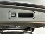 【電動リアゲート】トランクスイッチや純正リモコンなどボタン一つで簡単スムーズに開閉できます♪