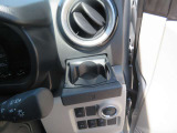 インパネドリンクホルダー付きです。運転席側にもあります。