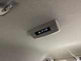 後部座席用エアコンを装備。前席とは別に温度設定ができるため、後席の方も快適に過ごせます。