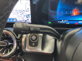 メモリー付きパワーシートが装備されている車両はシートの位置・ドアミラーの角度・ハンドルの位置を3名まで記憶出来ます。