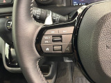 ステアリングにオーディオ操作スイッチが付いています。オーディオ画面に直接タッチしなくても操作が出来ますので、運転に集中できます。