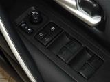 電動格納式ドアミラー・パワーウインドウを装備しています。
