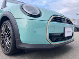 MINIの魅力のひとつは、豊富に用意されたボディカラーです。色々なカラー設定が御座いますので、明るめ、暗め、暖色系、寒色系など大まかな好みのお色から探していくとよいかもしれません。