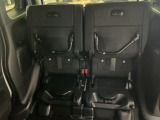 リアシート座面を持ち上げると、背の高い荷物を積むのに便利なトールモードに変身します!多彩なシートアレンジで使い勝手良好!