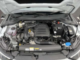 FSIは「Fuel Stratified Injection」の略で、直噴システムを指します。従来のポート噴射に比べて燃料を直接シリンダー内に噴射することで、燃焼効率が向上します。これにより、燃費の改善、排出ガスの削減が可能。