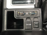 充電用USB端子付き。スマートフォンなどの充電に便利です。