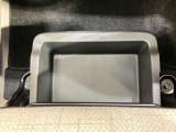 助手席アンダーボックスは運転用の替え靴や、車内に常備しておきたい子供用品、着替えた服などが収納できて便利です。女性に嬉しい収納スペースです
