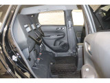 HONDA独自の機構!リアシートはチップアップ(跳ね上げ)することにより背の高い荷物も楽々積み込みすることが可能!!より空間を有効にするためにも大変便利なシートアレンジになります!!
