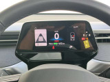 デジタルメーターで運転手の視認性を高めてくれます。