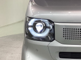 LEDヘッドライトです。蛍光灯のような明るさが特徴で広い範囲を明るく照らしてくれます。光量が大きいので暗い場所での視認性が上がります。また寿命が長く、消費電力も少ないので経済的です。