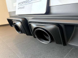 手厚いサポートを提供する「ポルシェ自動車保険」を取り扱っております。オリジナル補償(無償)が付帯し、万が一の際も正規販売店ならではの確かな安心でオーナー様を支えます。保険選びもお気軽にご相談ください。