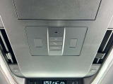 LEDルーフカラーイルミネーション、後席用LEDドームランプが操作できるスイッチです。