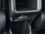 USBチャージャーは後席用にも設置されています。長時間のドライブも安心です♪