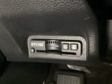 ハンドルの左下にETC2.0がついています。高速道路の料金所の通過も楽々です。カードの取り出しもしやすい場所についています。