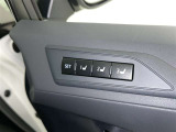 シートメモリー機能装備付きです。シートの位置をそれぞれ記憶しておく事ができるので、ご家族や、複数の方で車を乗られるオーナー様には、便利な機能です。