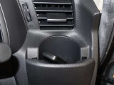 運転席ドリンクホルダーも使いやすいですね