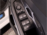 BMWはドアが分厚いです。衝突によりドアがつぶれてしまった場合にも外からいち早くドアを開けれるよう考えられています。数十秒の救出の遅れが命につながりかねない場合、こういった配慮が重要なポイントです。
