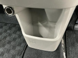 【インパネロアボックス】インパネの中央下部にはボックスが装備されております。CDの収納やゴミ箱として使用すれば車内空間がきれいに保たれます♪