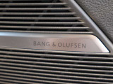 Bang & Olufsen 3D サウンドシステム(19スピーカー)