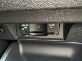 ETC2.0対応車載器はグローブボックス内に収納されています。