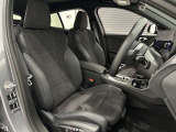 スポーツシートはサポートも良く長時間運転しても疲れません。