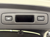 ★パワーテールゲート(予約クローズ機能付)★荷物を置いてクルマから離れると自動で閉扉する「予約クローズ機能」が付いたパワーテールゲート。その他、色々な機能があり使い勝手を向上させています。