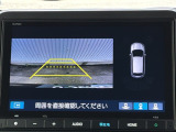 カラービジョンとガイド線で見やすい視点切替式のバックモニター。障害物センサーの検知状況を同時に表示できます