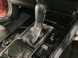 全てのトランスミッションのメリットを兼ね備えた理想的なAT、それがSKYACTIV-DRIVE(スカイアクティブドライブ)。「滑らかな変速」「ダイレクト感のあるシフトフィール」そして「低燃費」が特長です!