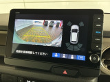 リバースギアに入れるだけで後方の表示へ切り替わります。夜間や雨の日の駐車も楽になりますよ。
