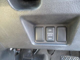 パワースライドは両側とも運転席から開閉できます。いたずら防止のためオフにすることもできます。