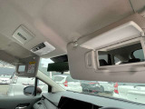 運転席と助手席にはバニティーミラーが装備されております。