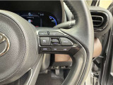 レーダークルーズコントロールを搭載しております。前車との距離をレーダーで測り一定の車間距離とスピードを保つとても便利な機能です。高速道路で楽に安心安全です!