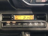 操作しやすいオートエアコン。車内をいつも快適に保つ事が出来ます。