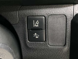 前方の自動車を検知し、追突の危険性が高まったら、音や警告灯などで警告し、ドライバーにブレーキ操作を促します!