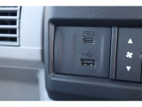 【充電ポート】USB・タイプC充電ポートを備え、利便性も◯です!