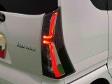 精悍なカスタム専用デザインのLEDリヤコンビネーションランプ(LEDストップランプ)で省電力・長寿命化を実現。