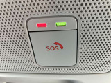 【SOSコール】急病時や危険を感じた時、SOSコールスイッチを押すと専門のオペレーターに繋がって警察や消防への連携をサポートしてくれます。また、万が一の事故発生時にはエアバック展開と連動して自動通報します。