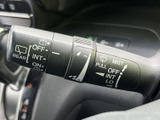 雨天時や視界不良時でも、適切なタイミングでワイパーを作動させ、安全な運転をサポートします。
