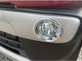 ハスラー純正オプションのフォグランプキット取付し、球は社外新品の明るいイエローLEDに変更しましたので夜も明るく視認性がUPし、見た目もかっこよくなりました!!
