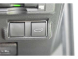 【パワーバックドア】スマートキーや運転席のボタンを押すだけでリアゲートが自動で開閉します!荷物を持っている時や、高い位置にあるバックドアを閉める際に便利な機能です