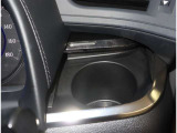 運転席のドリンクホルダーです。
