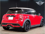 MINIのお車は、&ldquo;駆け抜ける歓び&rdquo;を体現しております。走行の安定性とコーナリングの良さを追求し、思い通りにハンドルの操作可能です。