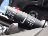 【バリアブル間欠ワイパースイッチ】車速に応じてワイパーの間隔を自動的に調整する機能。雨の量や車速に応じてワイパーの間隔を最適化し、視界を確保することができます。